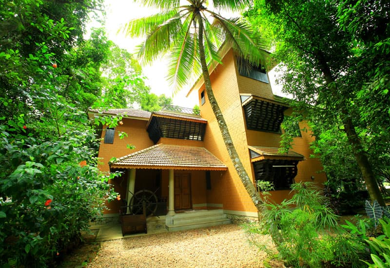 Malakkarethu House exterior — heritage homestay in Aranmula, Kerala